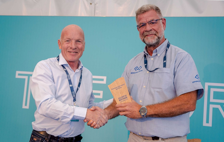 Steve Bruce (right) accepts the Exhibitor Environmental Awards runner-up trophy from Mike Golding OBE.