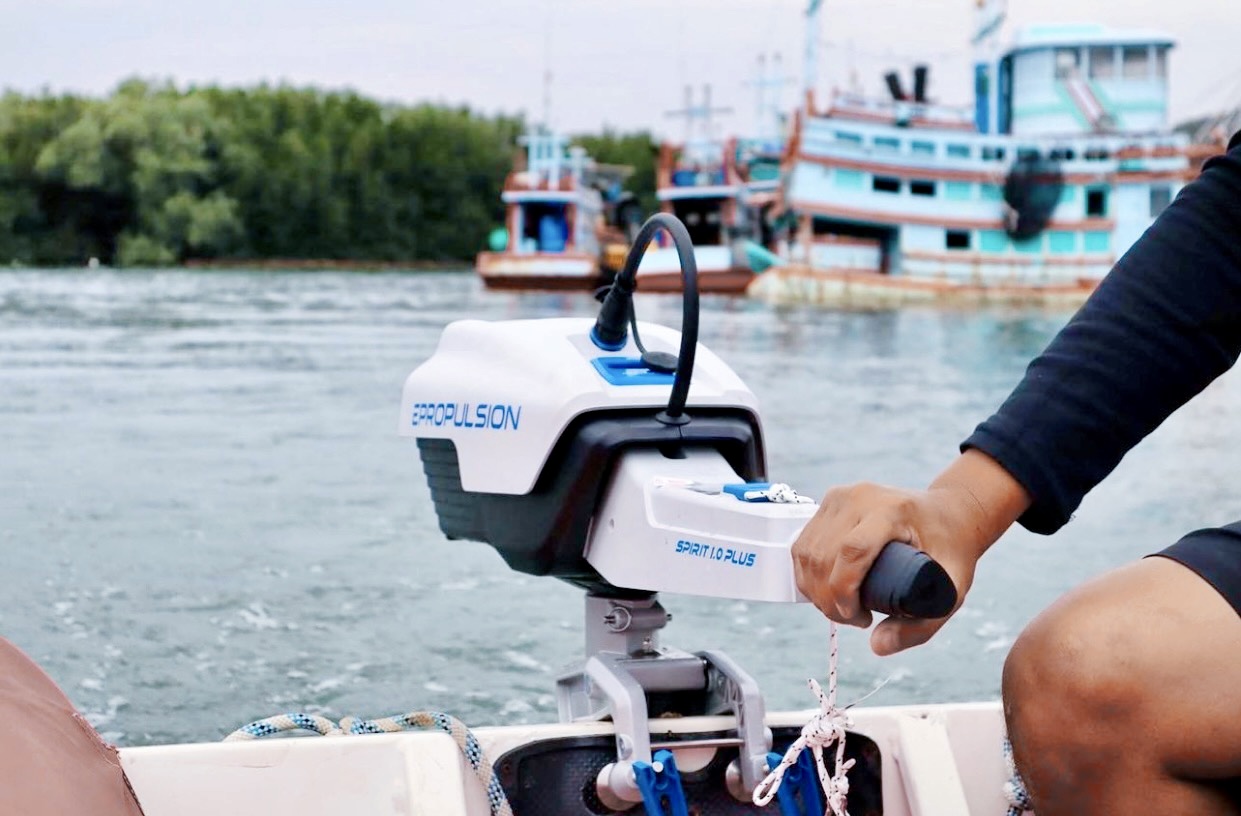 Kicker Motor Guide: All You Need to Know About Kicker Outboards